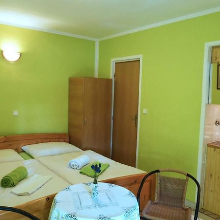 Apartmán pri zámočku Bešeňová Exterior foto