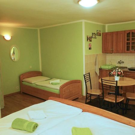 Apartmán pri zámočku Bešeňová Exterior foto