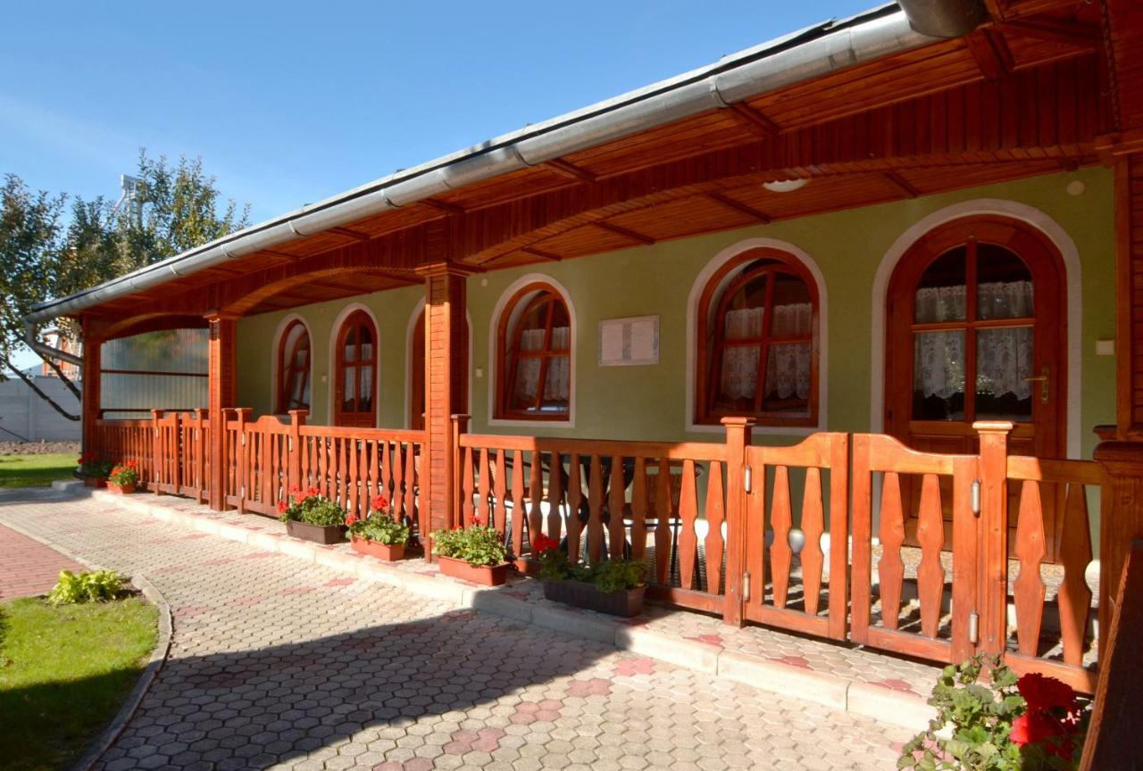 Apartmán pri zámočku Bešeňová Exterior foto