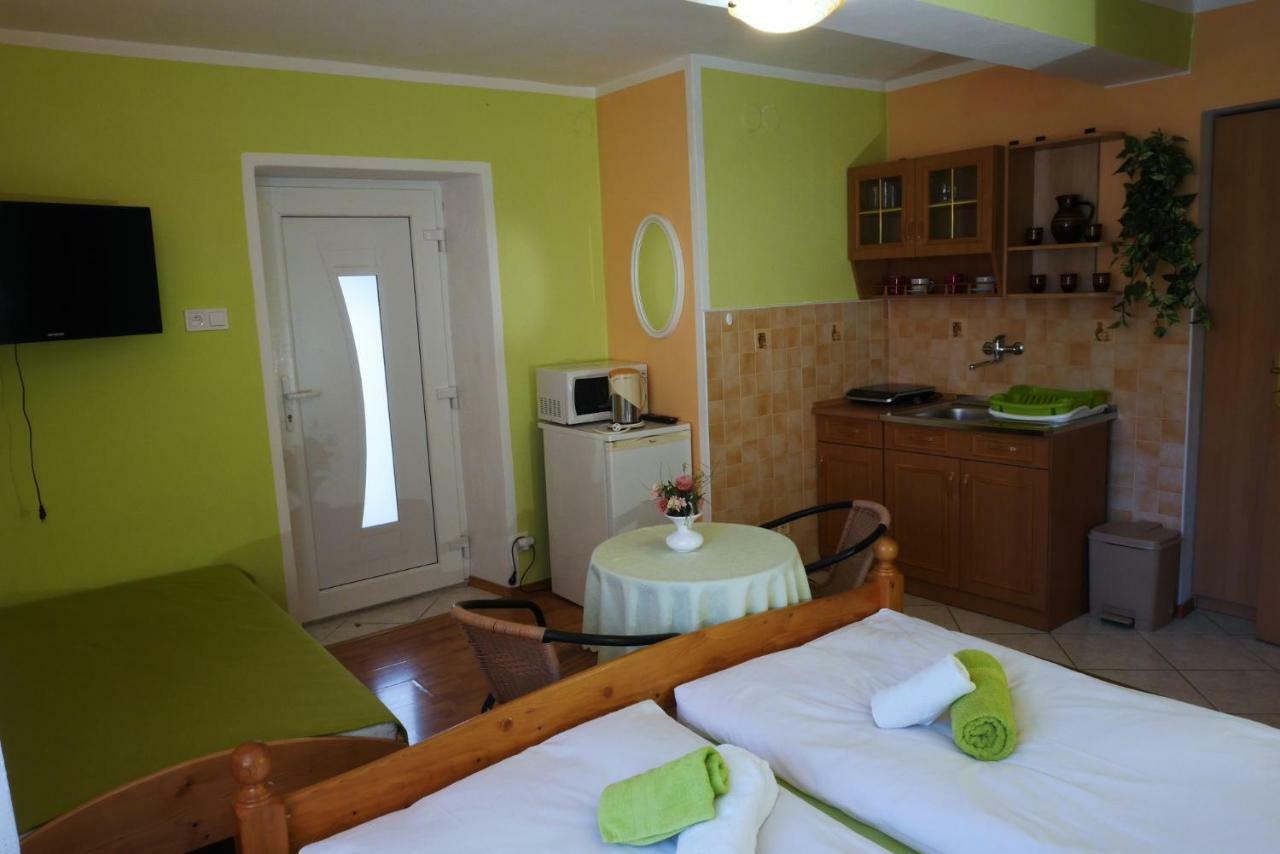 Apartmán pri zámočku Bešeňová Exterior foto