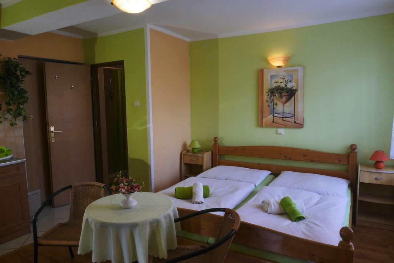 Apartmán pri zámočku Bešeňová Exterior foto