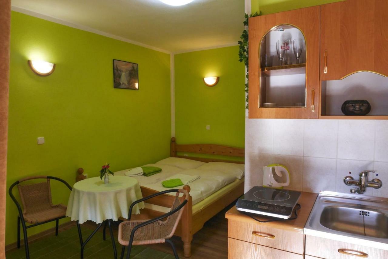 Apartmán pri zámočku Bešeňová Exterior foto