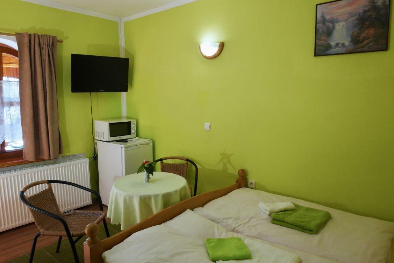 Apartmán pri zámočku Bešeňová Exterior foto