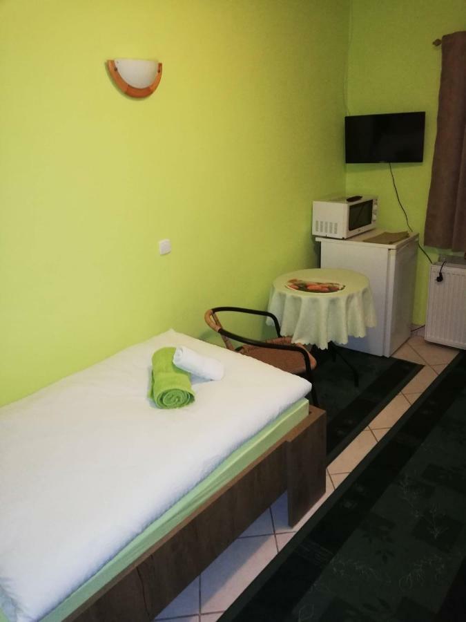 Apartmán pri zámočku Bešeňová Exterior foto
