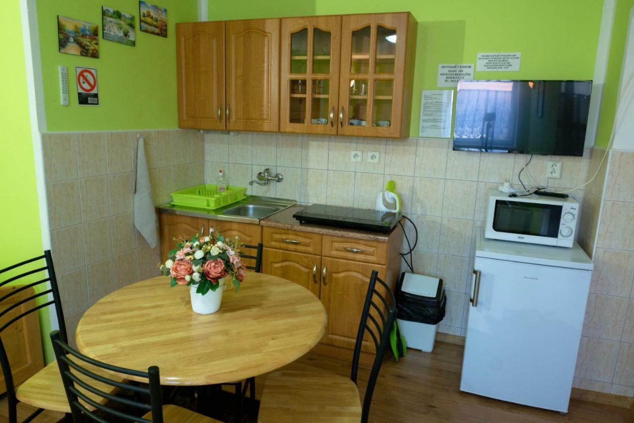 Apartmán pri zámočku Bešeňová Exterior foto