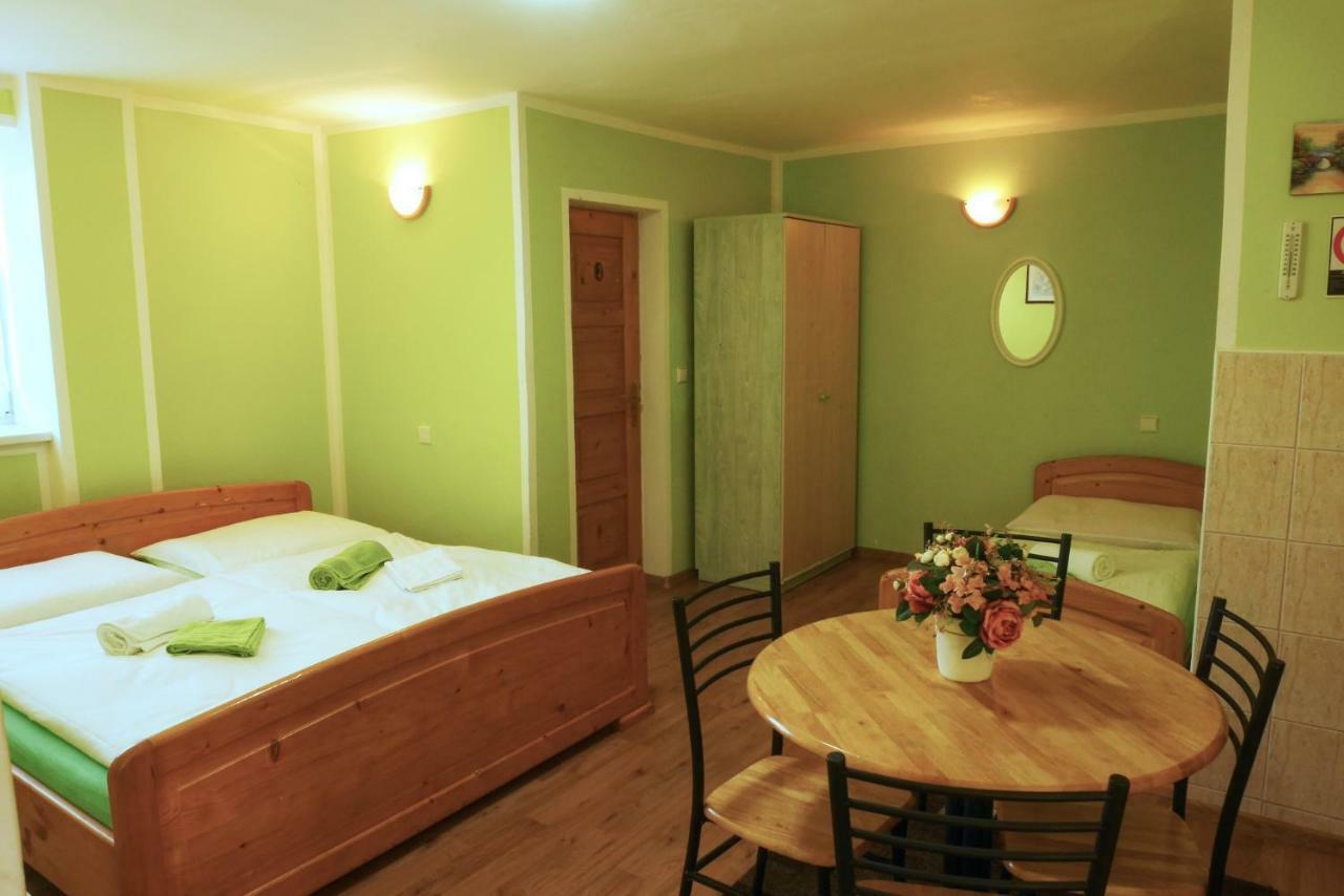Apartmán pri zámočku Bešeňová Exterior foto