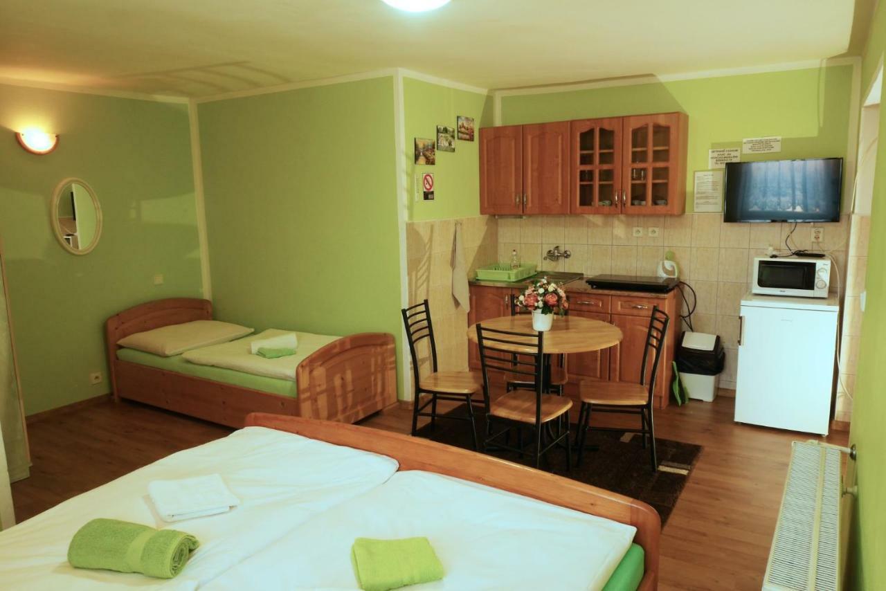 Apartmán pri zámočku Bešeňová Exterior foto