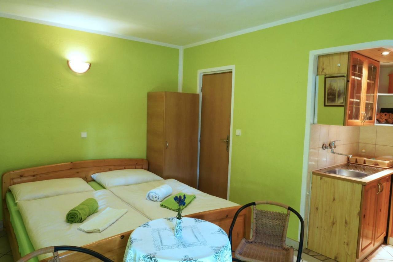 Apartmán pri zámočku Bešeňová Exterior foto