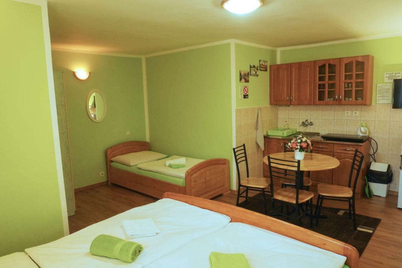 Apartmán pri zámočku Bešeňová Exterior foto