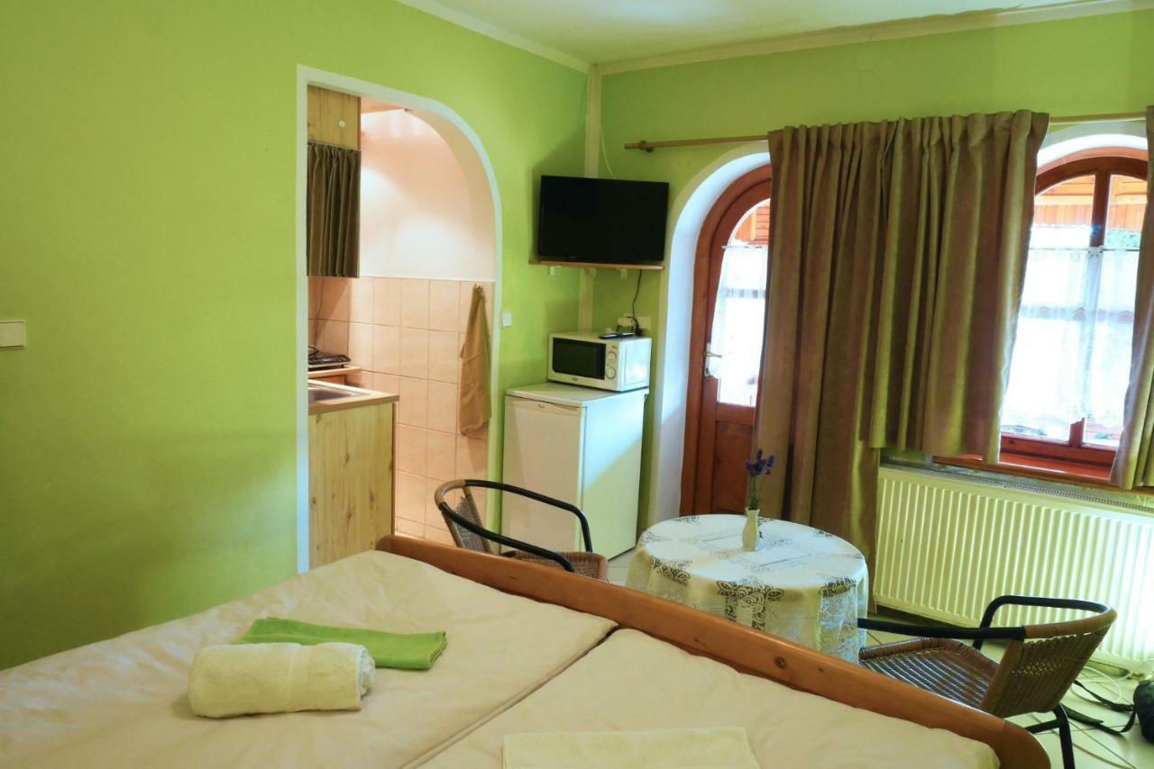 Apartmán pri zámočku Bešeňová Exterior foto